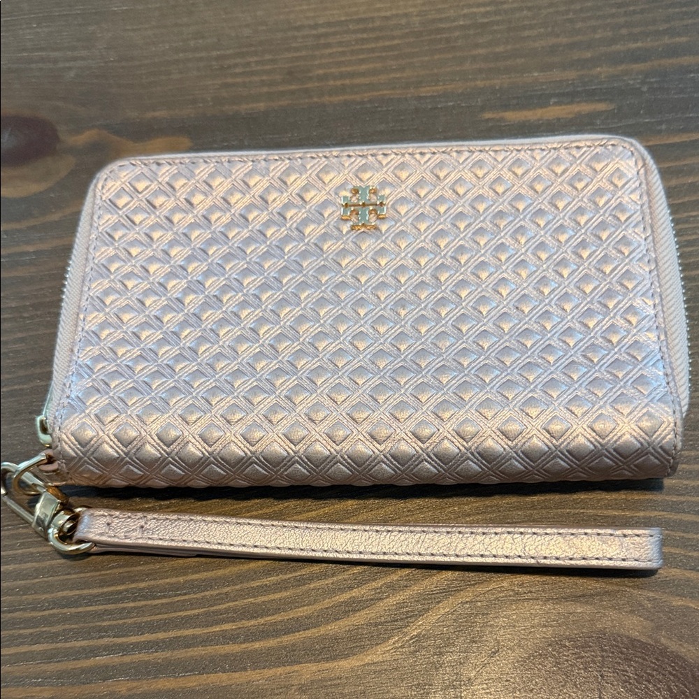 Tory Burch Metallic Quilted Wallet/Wristlet in Pale Rose